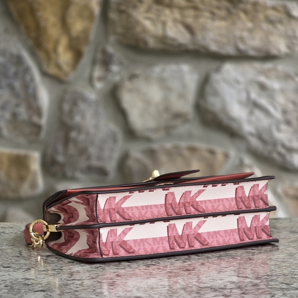 Michael Kors Greenwich Monogram Medium Shoulder Bag - Picture 4 of 8